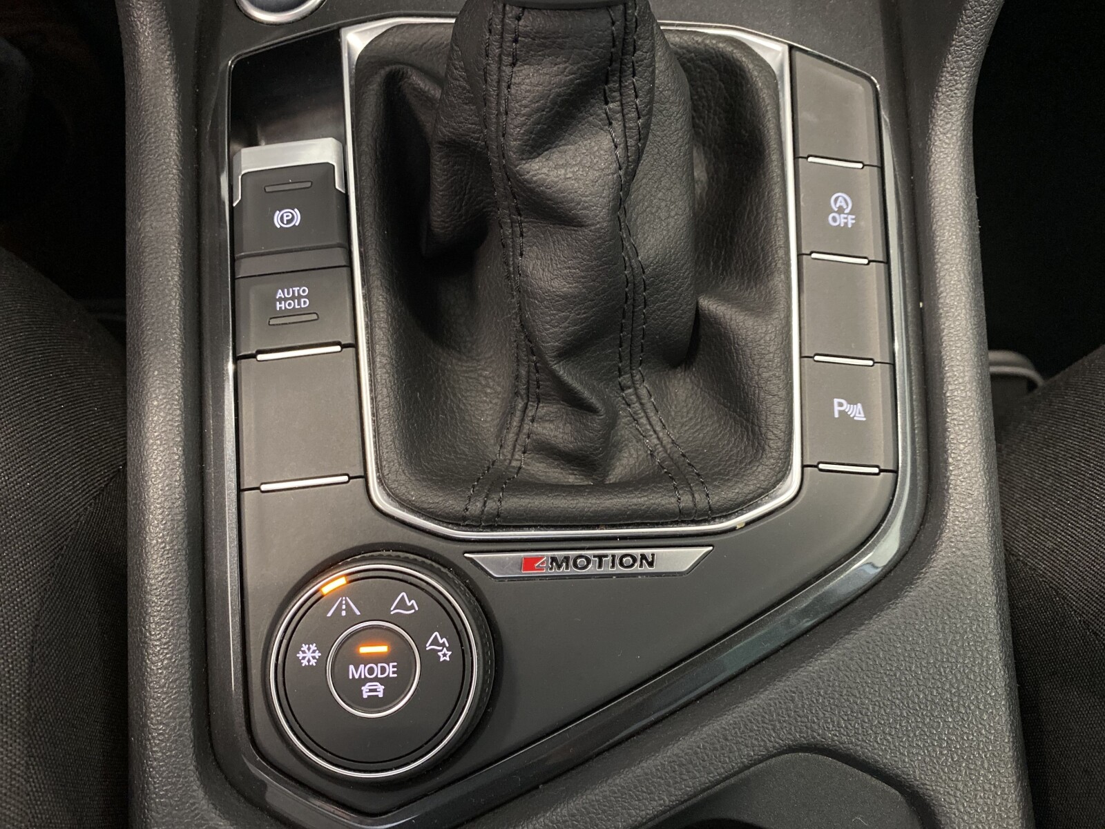 Volkswagen Tiguan - zdjęcie 14