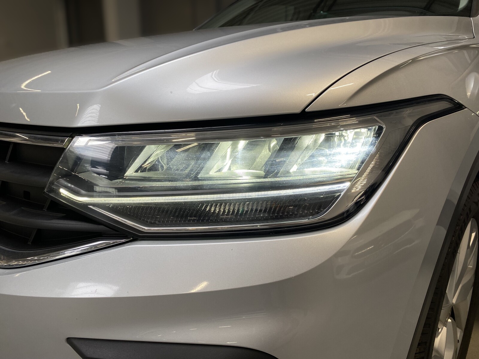 Volkswagen Tiguan - zdjęcie 9