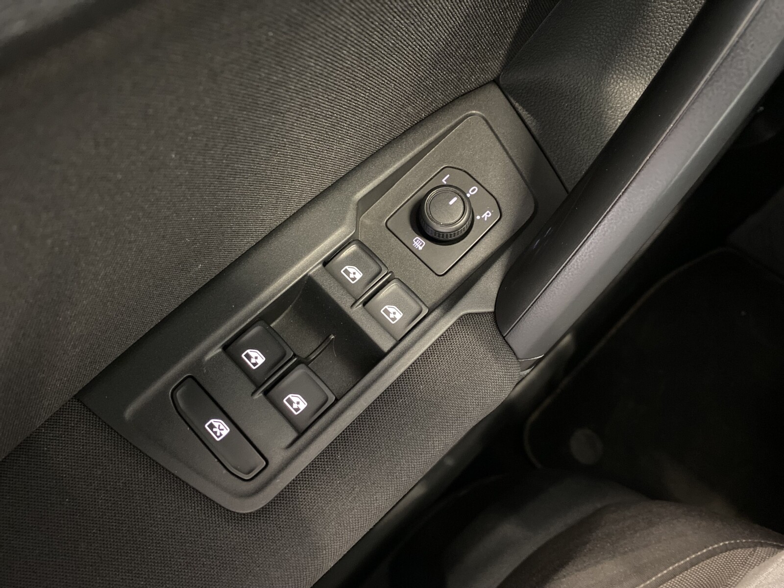 Volkswagen Tiguan - zdjęcie 33