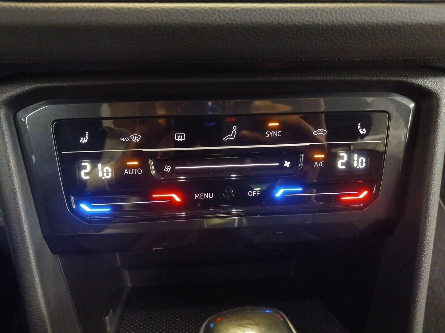 Volkswagen Tiguan - zdjęcie 15