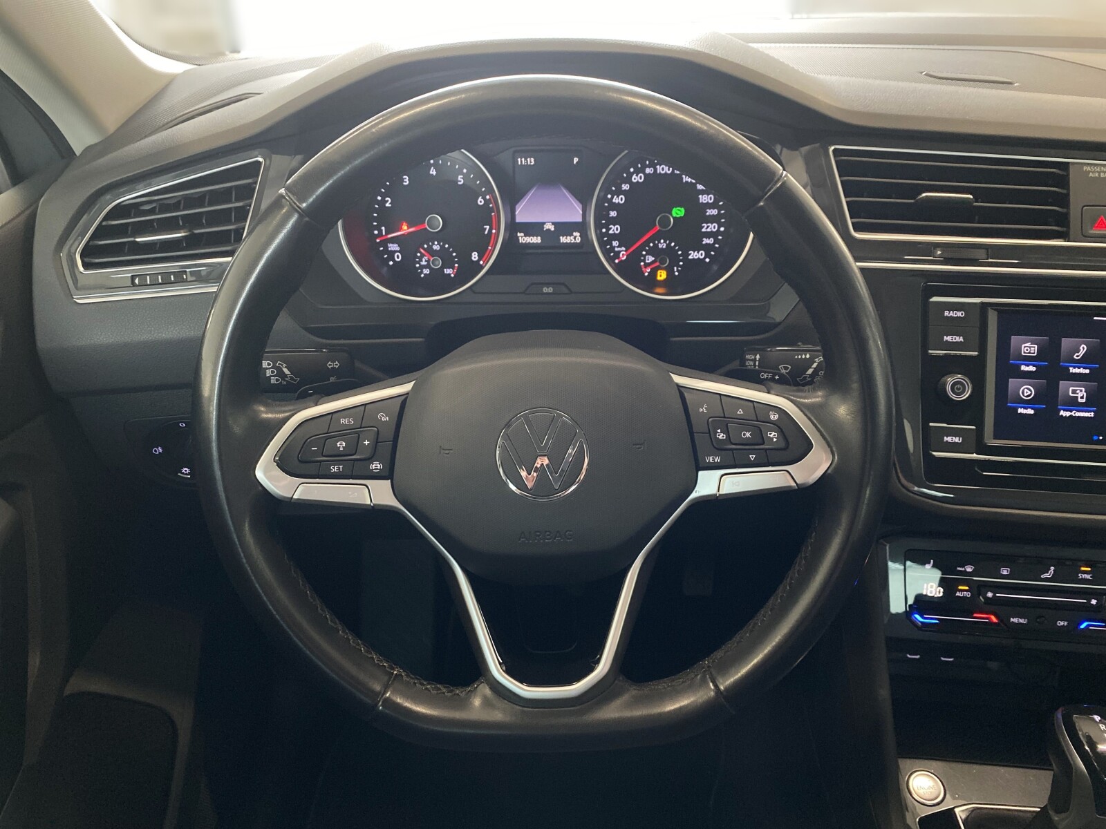 Volkswagen Tiguan - zdjęcie 28