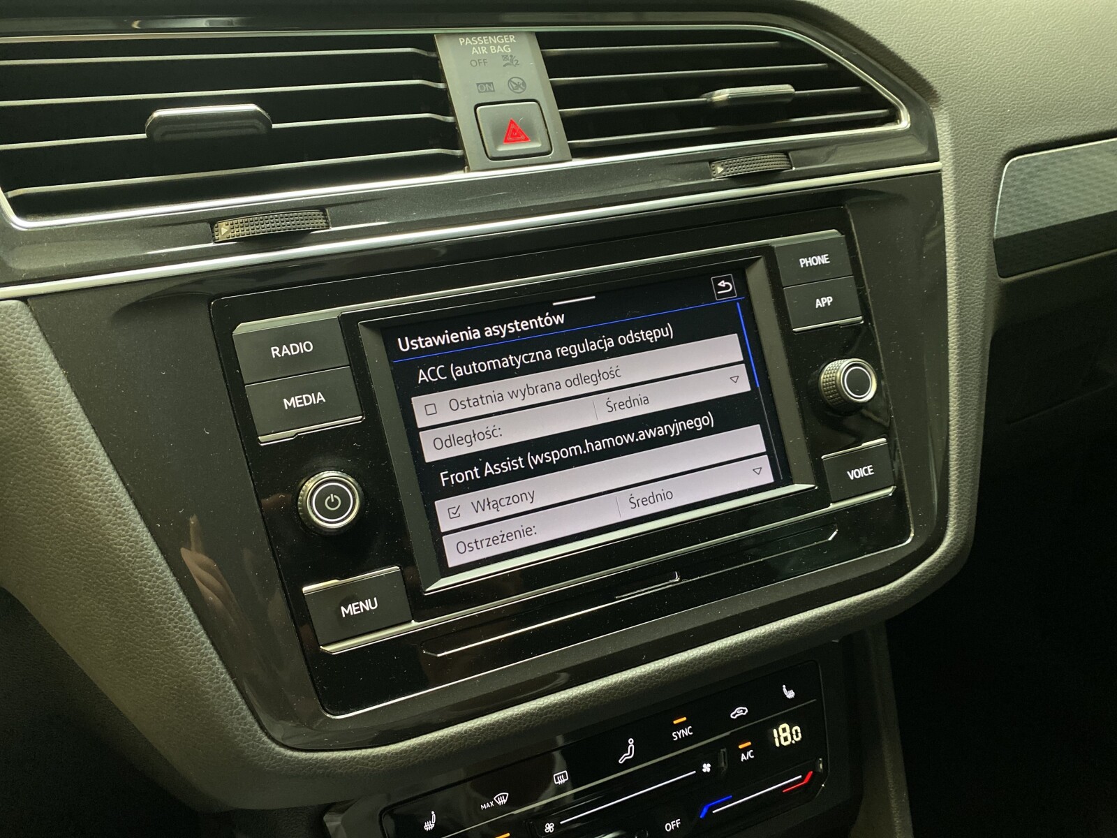Volkswagen Tiguan - zdjęcie 25