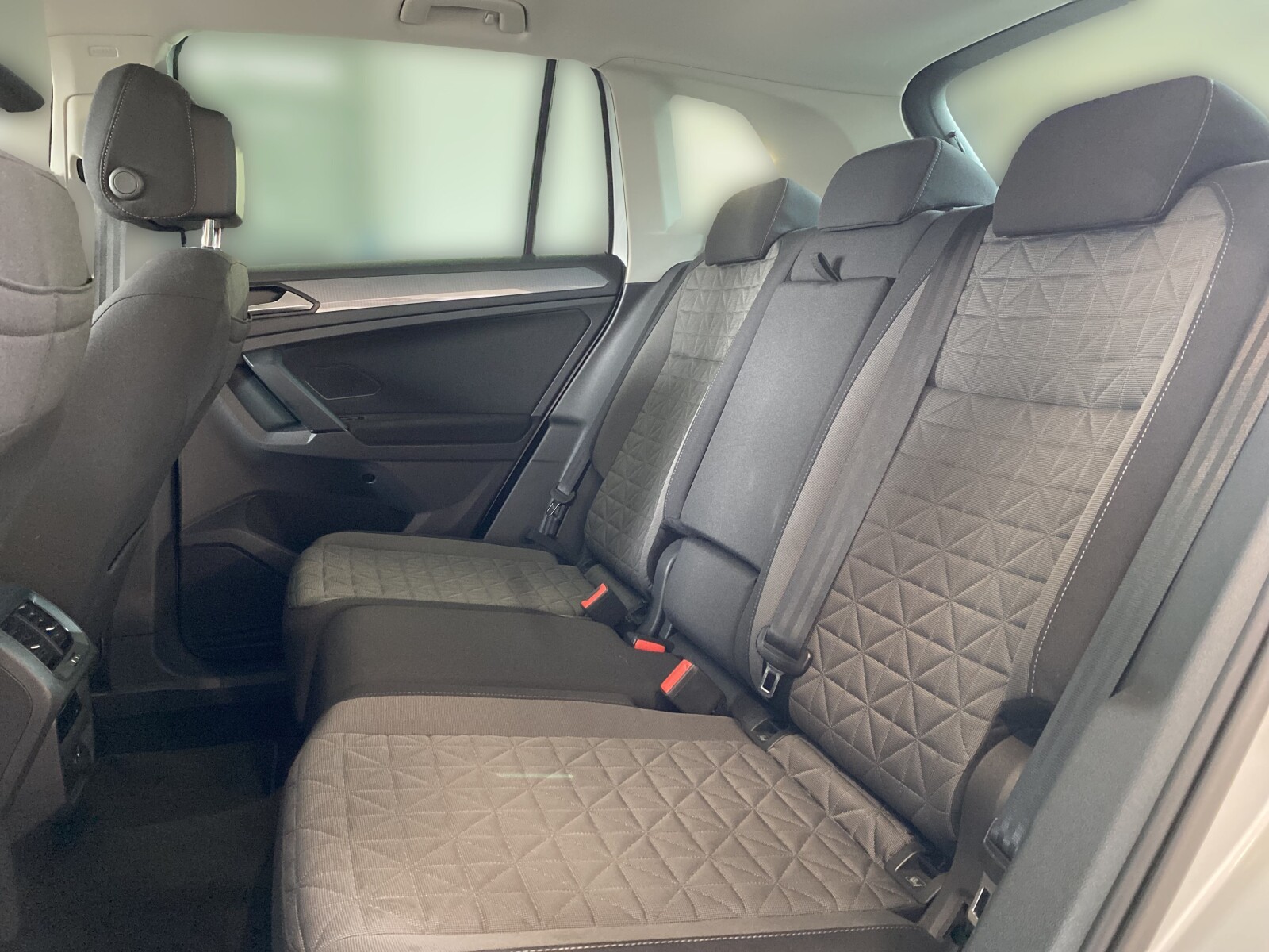 Volkswagen Tiguan - zdjęcie 34
