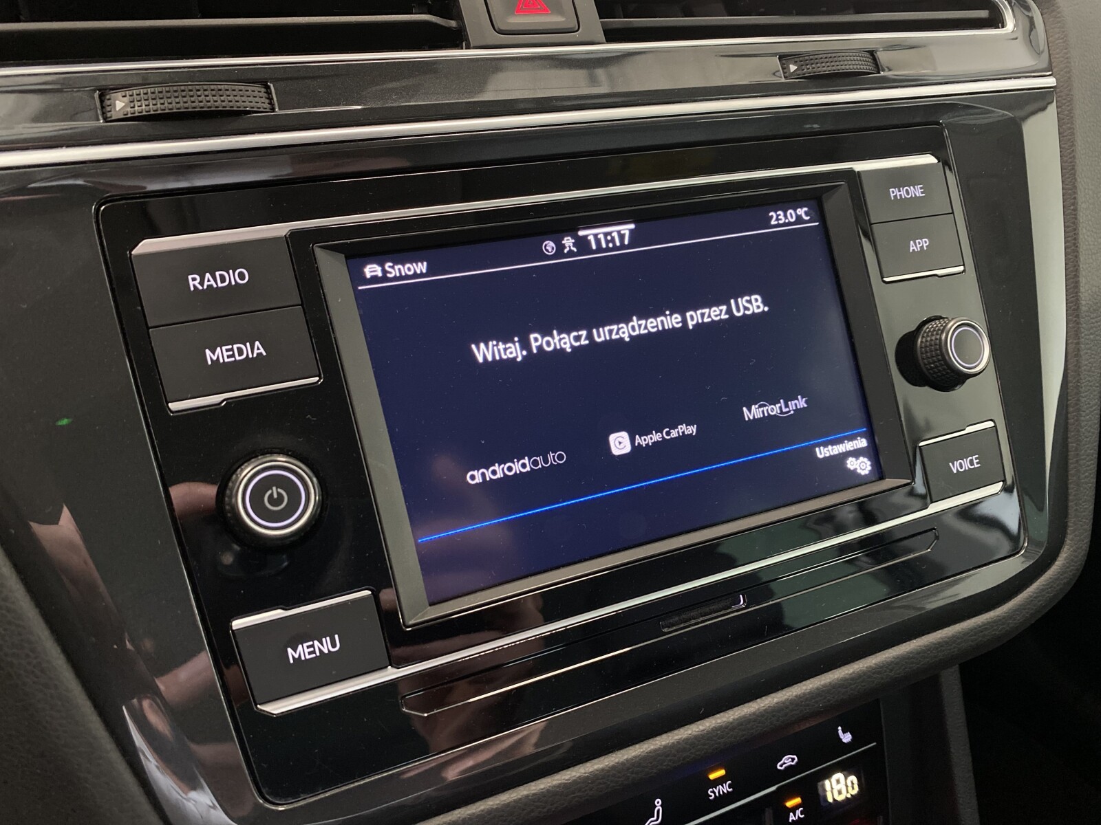 Volkswagen Tiguan - zdjęcie 24