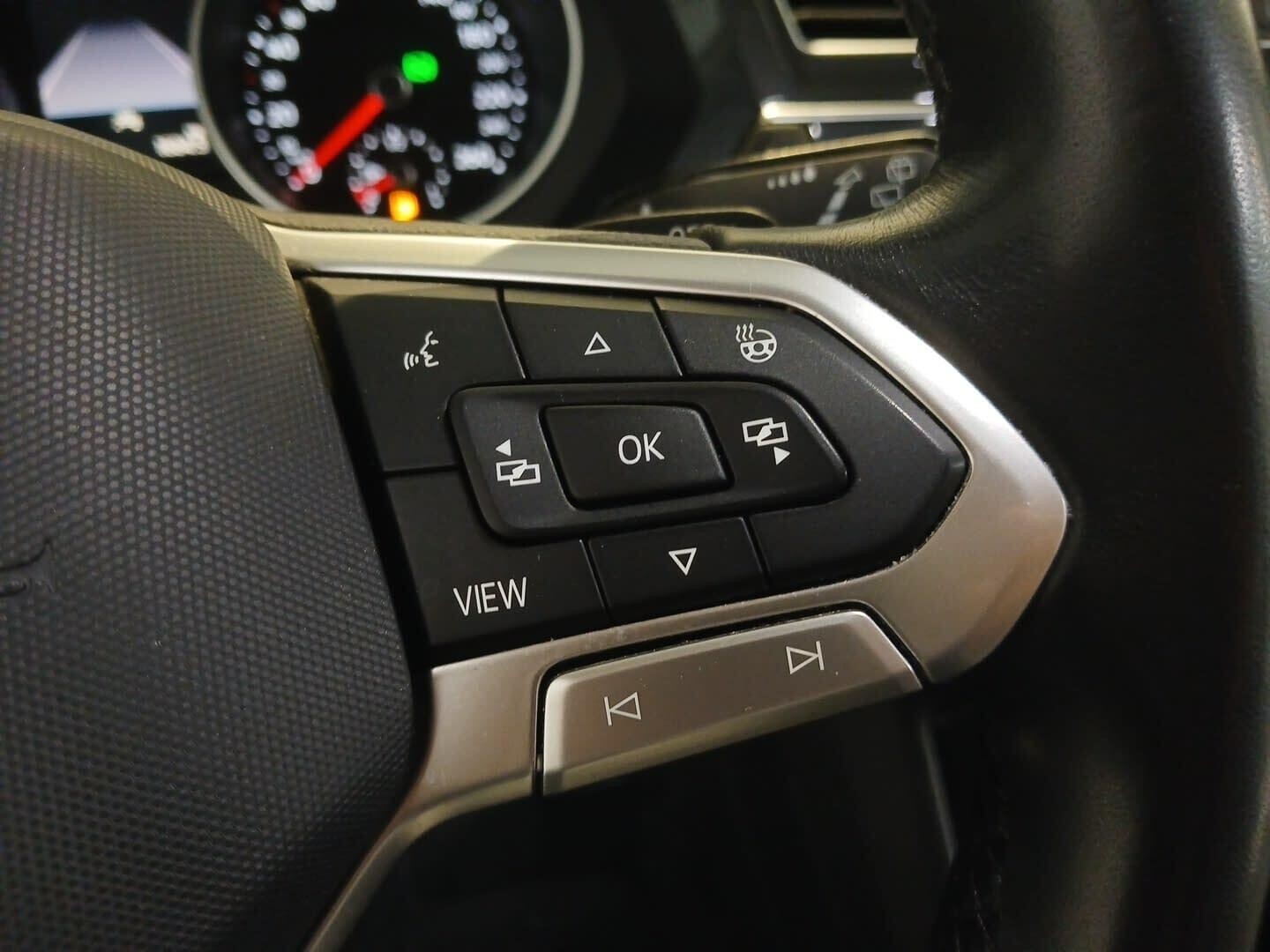 Volkswagen Tiguan - zdjęcie 23