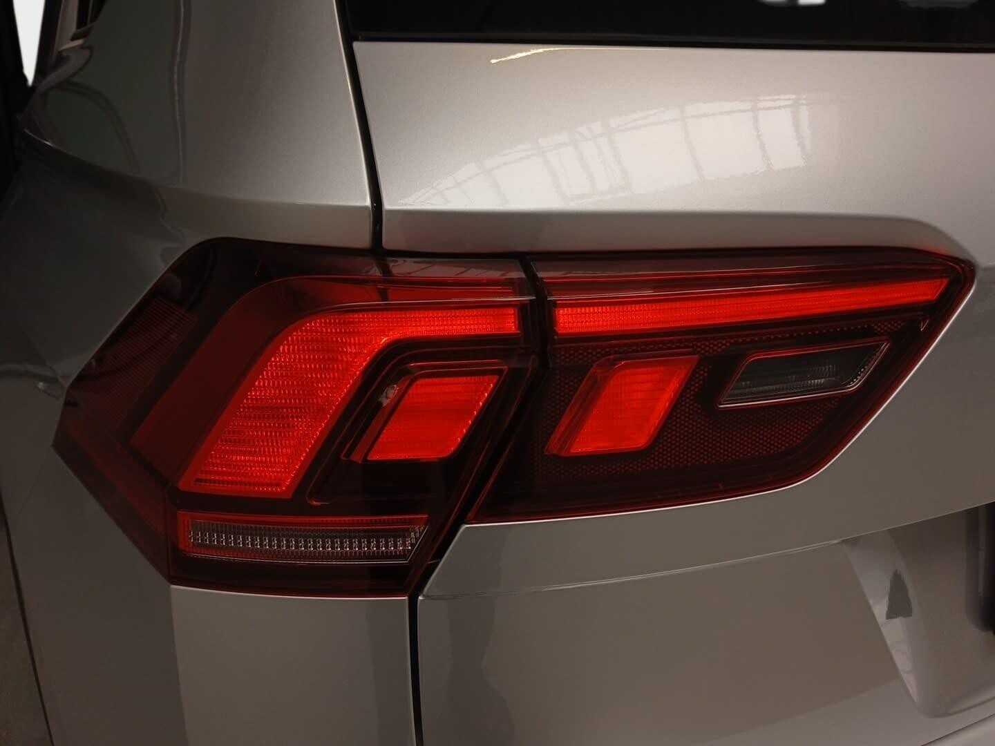 Volkswagen Tiguan - zdjęcie 9