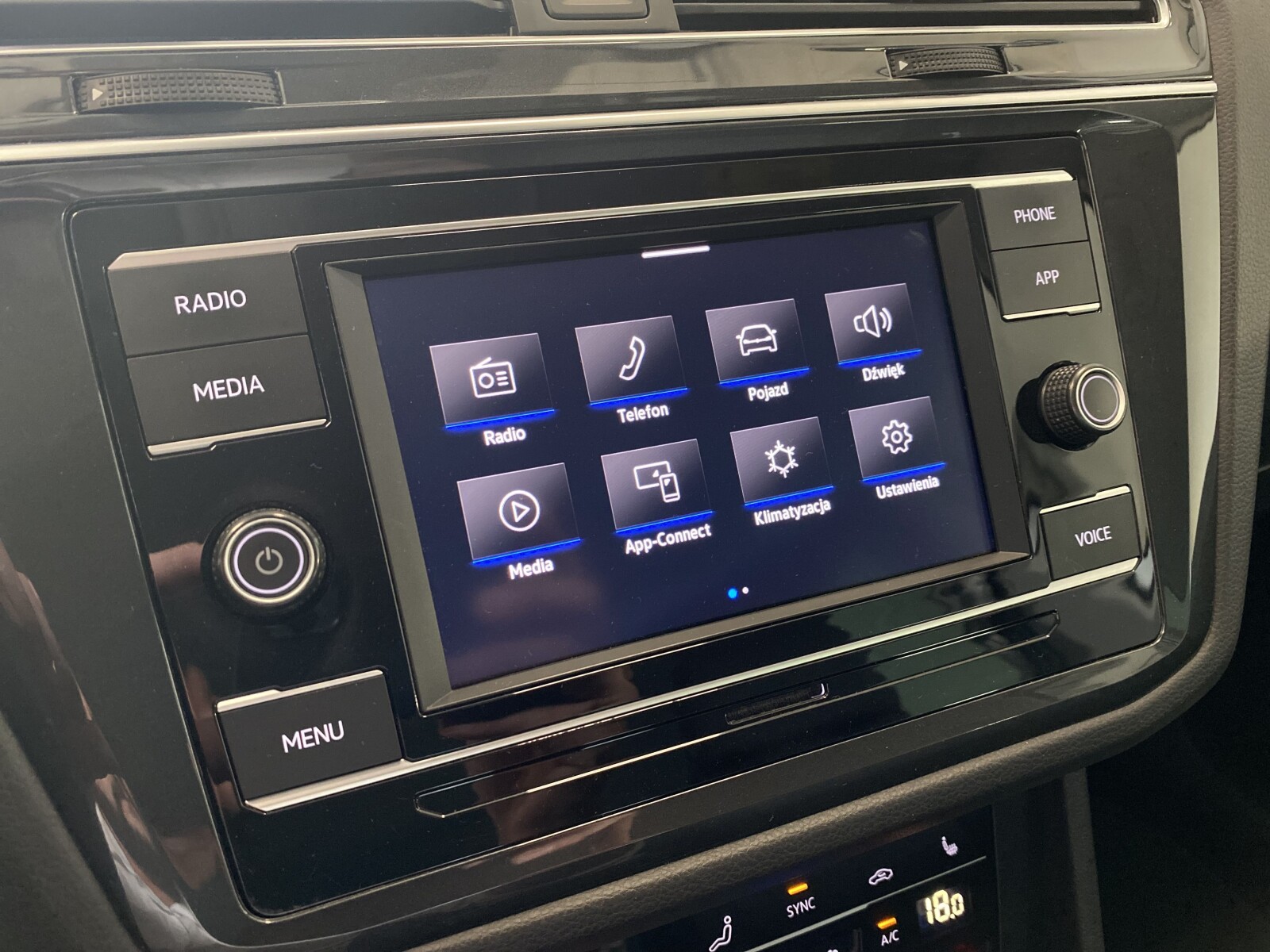 Volkswagen Tiguan - zdjęcie 16
