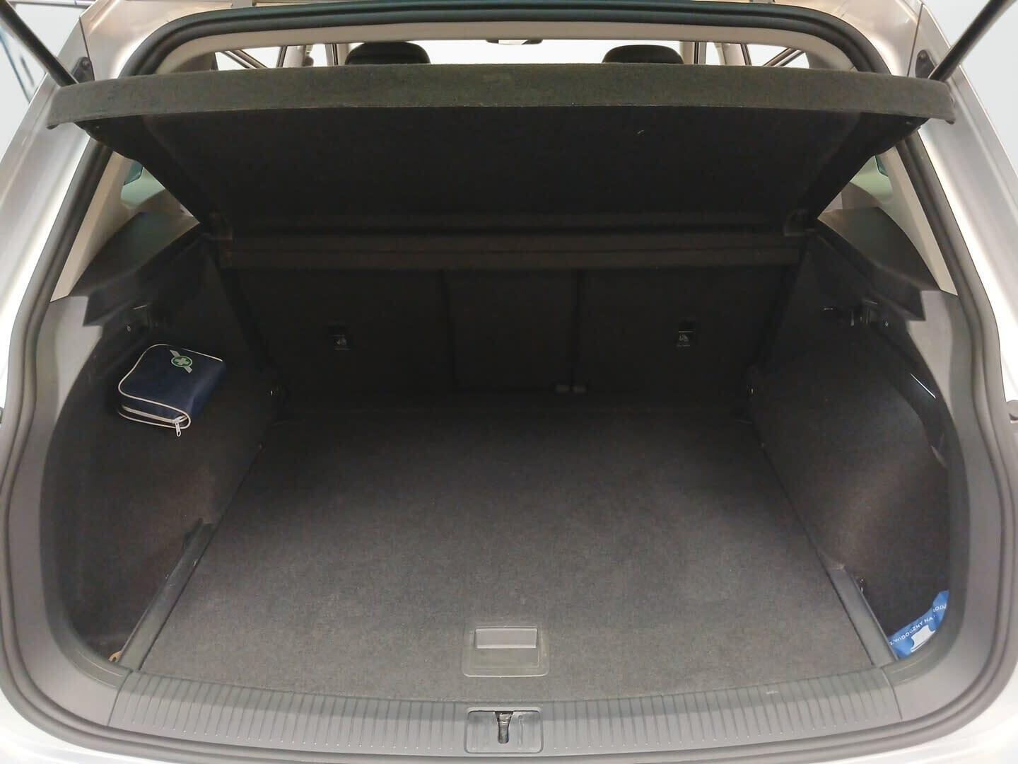 Volkswagen Tiguan - zdjęcie 29