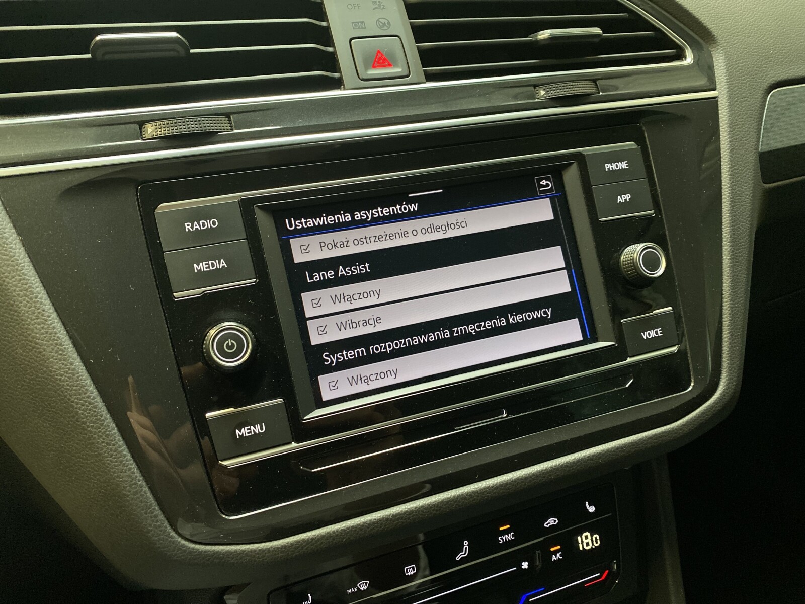 Volkswagen Tiguan - zdjęcie 26