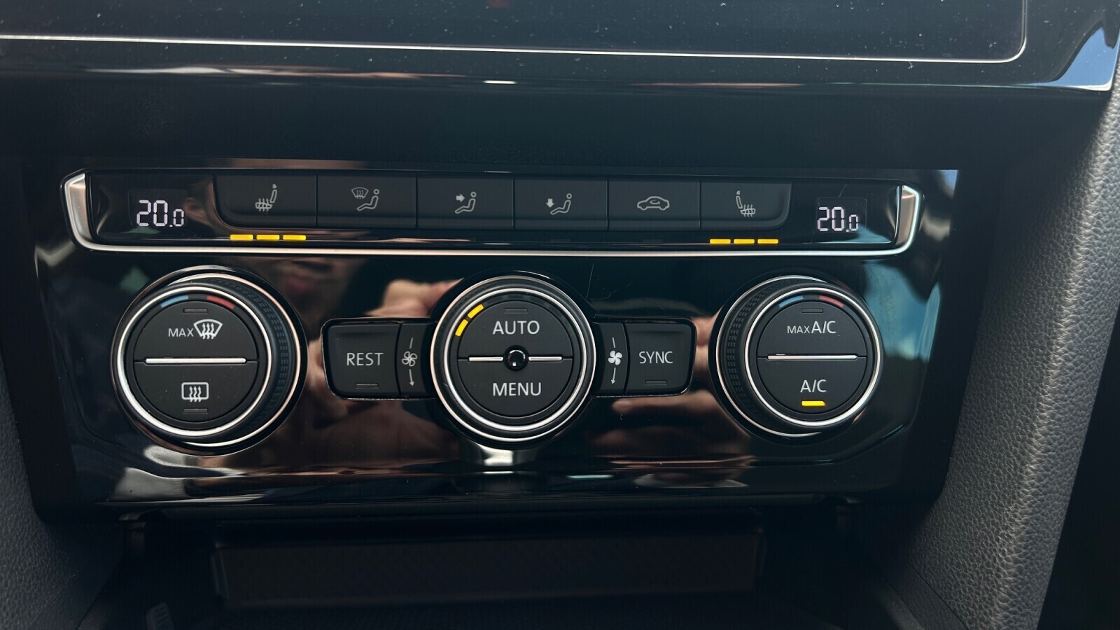 Volkswagen Passat Variant - zdjęcie 19