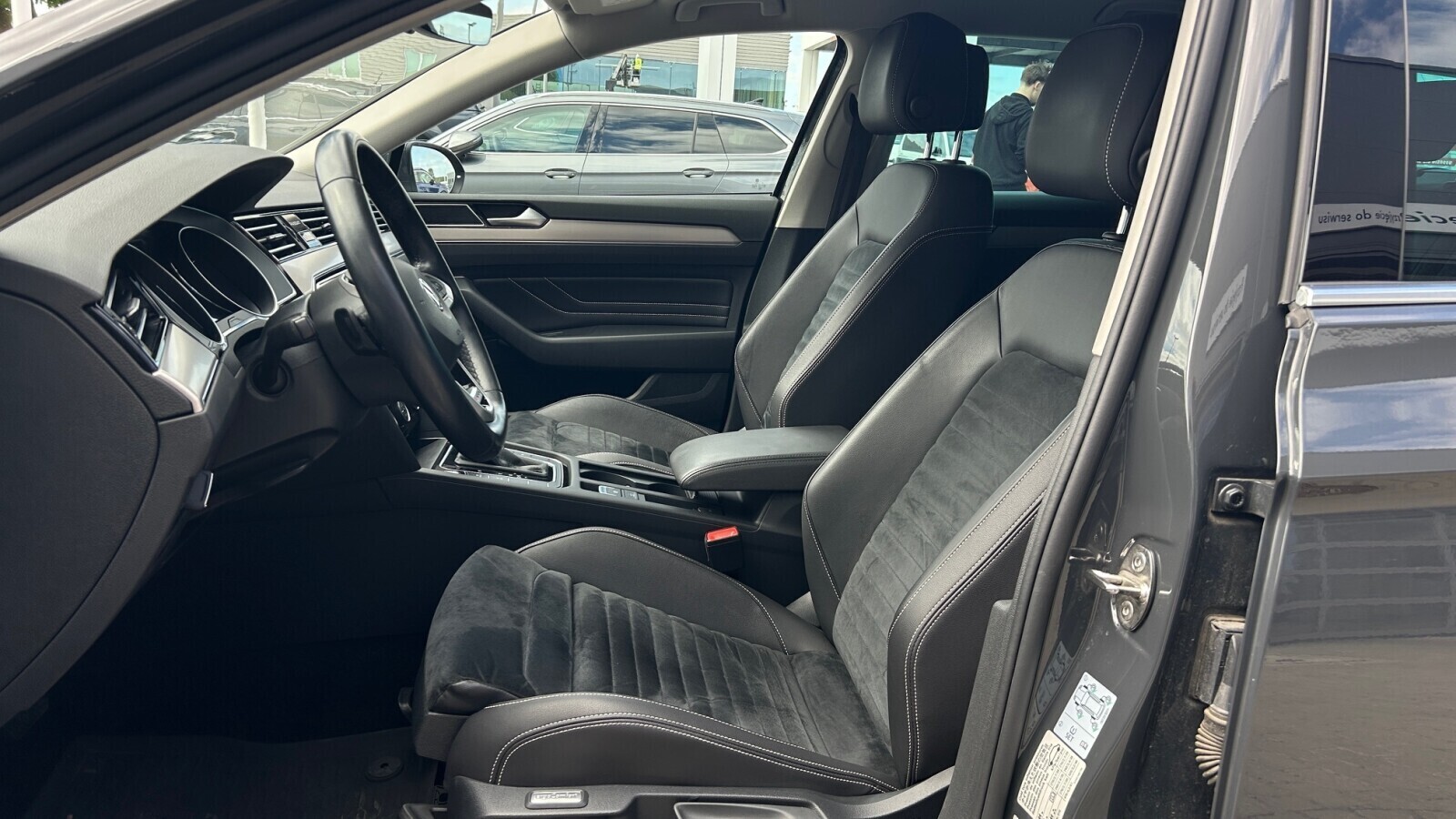 Volkswagen Passat Variant - zdjęcie 9