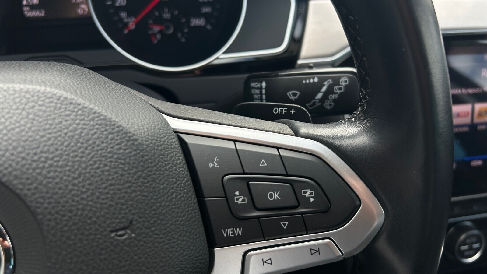 Volkswagen Passat Variant - zdjęcie 17