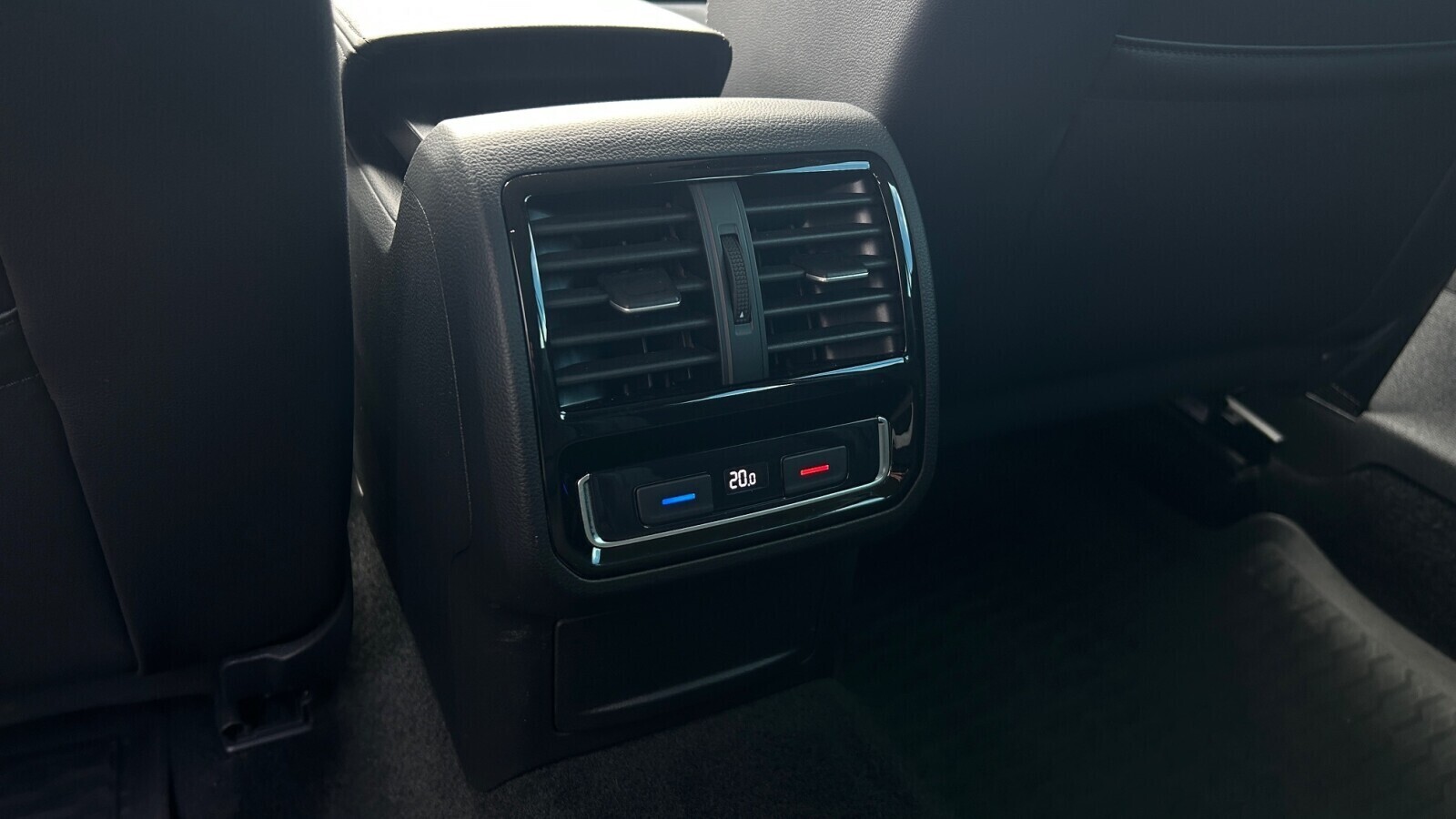 Volkswagen Passat Variant - zdjęcie 14