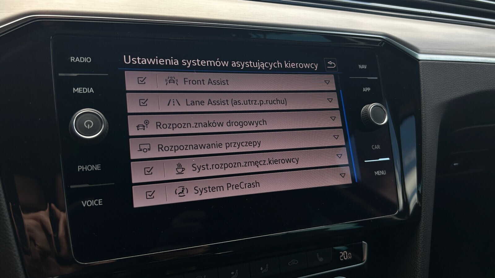 Volkswagen Passat Variant - zdjęcie 29