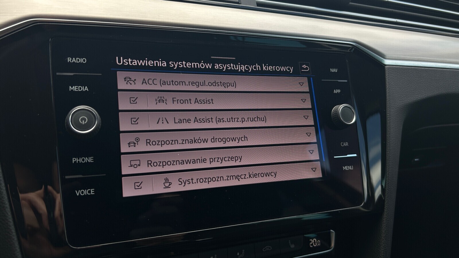 Volkswagen Passat Variant - zdjęcie 28