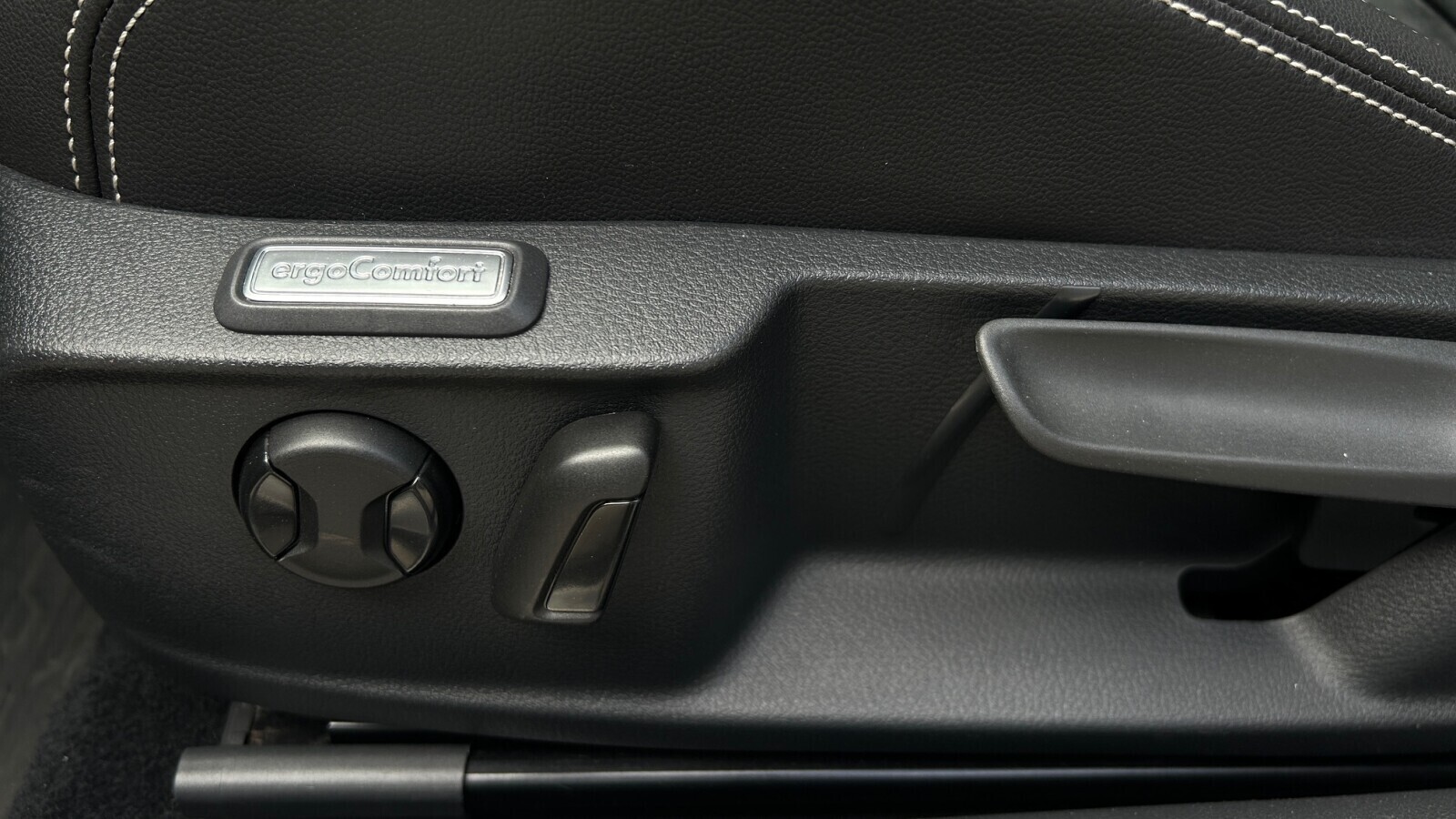 Volkswagen Passat Variant - zdjęcie 10