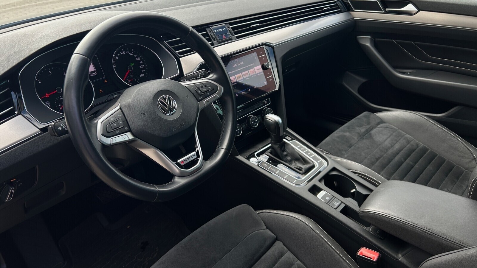 Volkswagen Passat Variant - zdjęcie 11