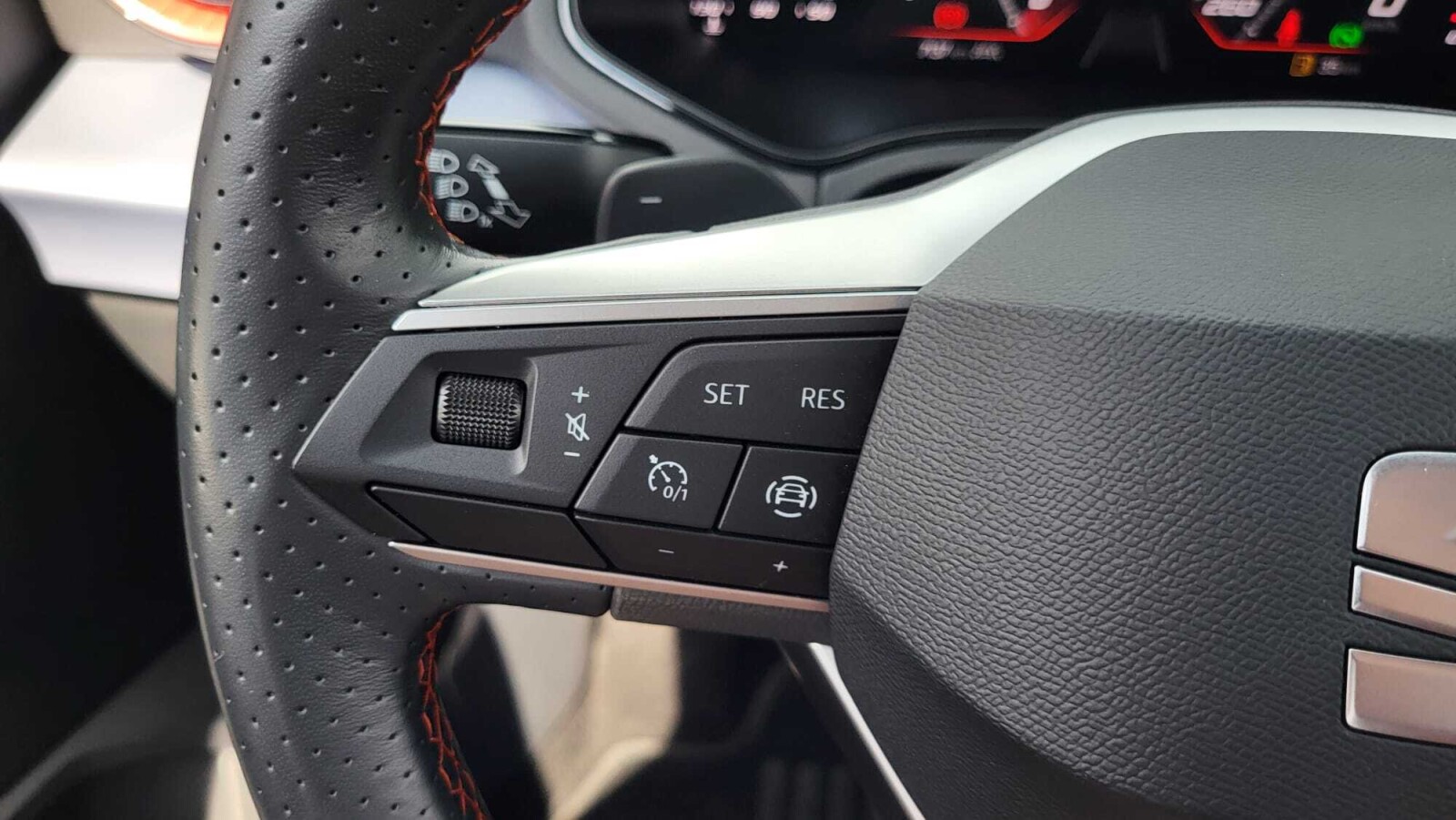 Seat Arona - zdjęcie 18