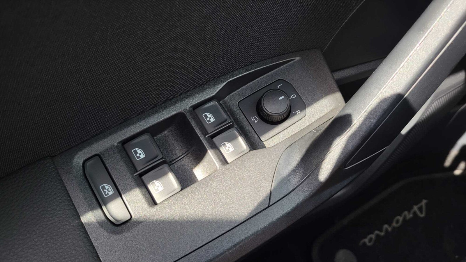 Seat Arona - zdjęcie 15