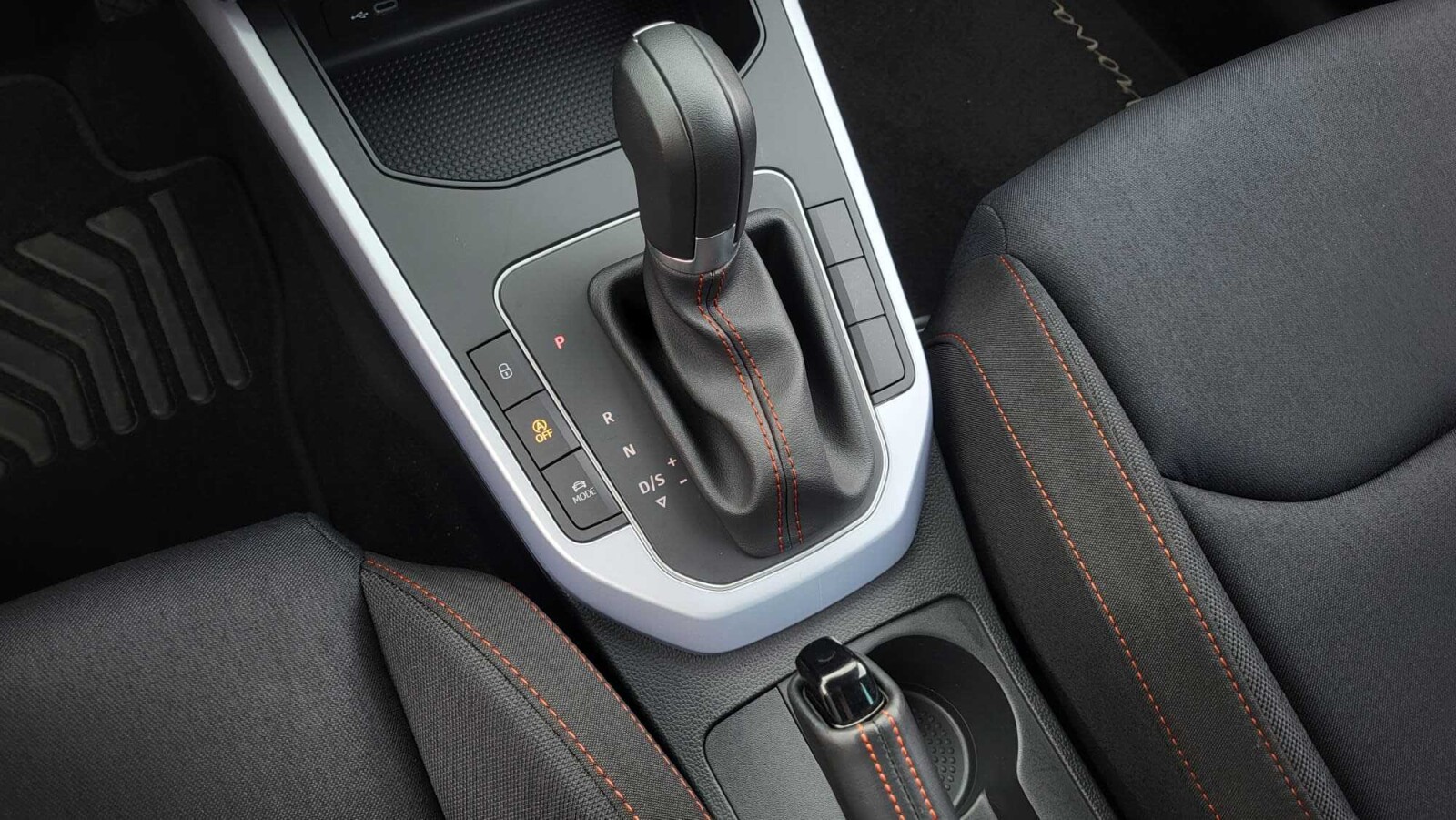 Seat Arona - zdjęcie 22