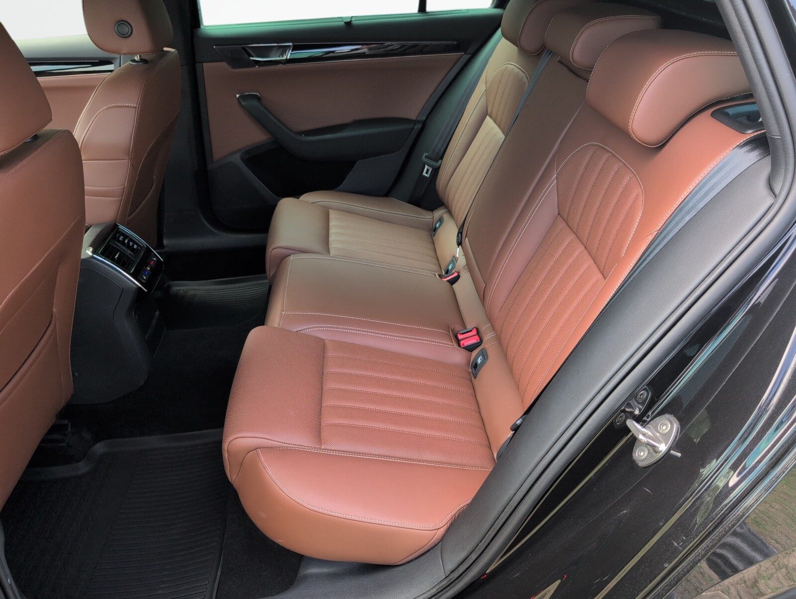 Škoda Superb Combi - zdjęcie 13