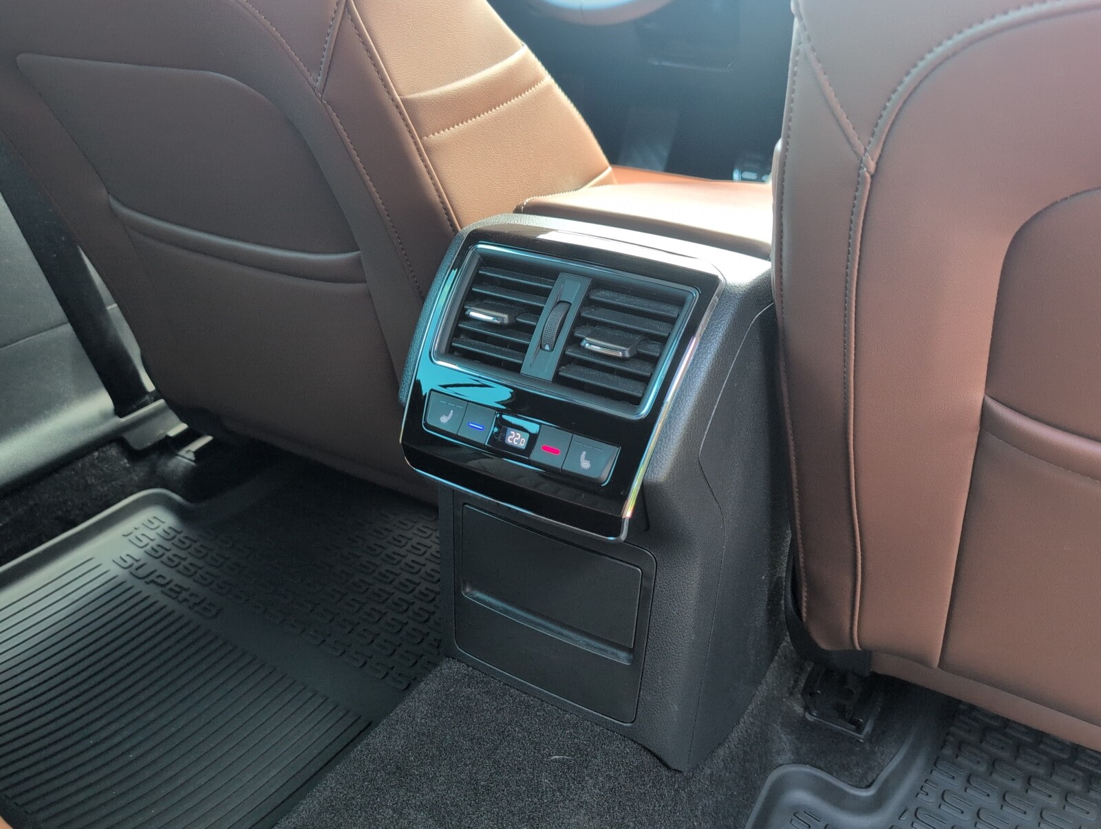 Škoda Superb Combi - zdjęcie 15