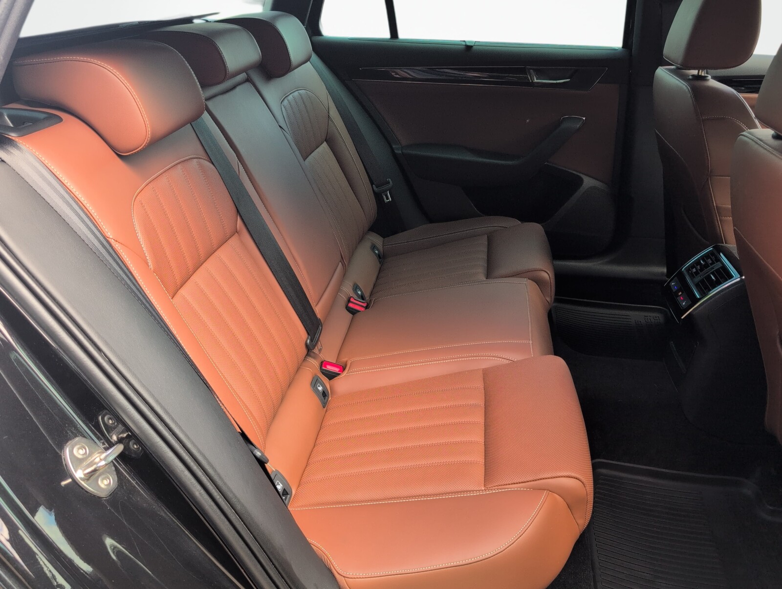 Škoda Superb Combi - zdjęcie 14