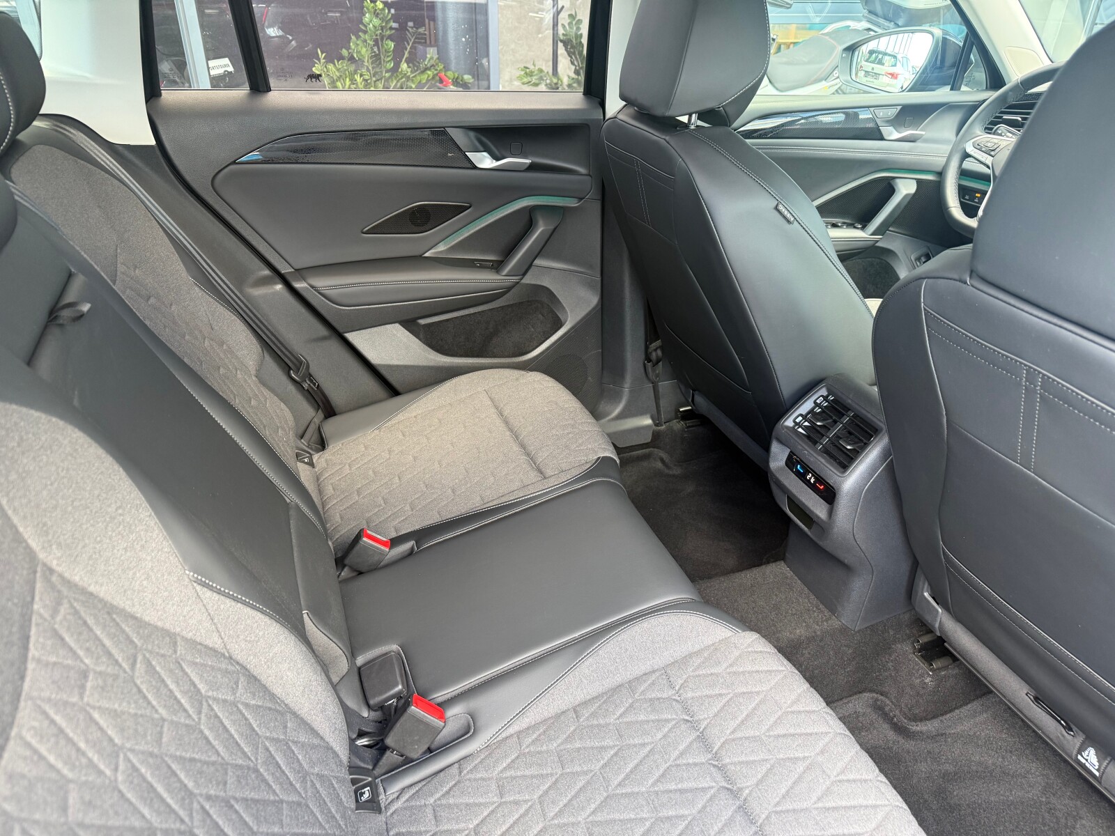 Volkswagen Tiguan - zdjęcie 15