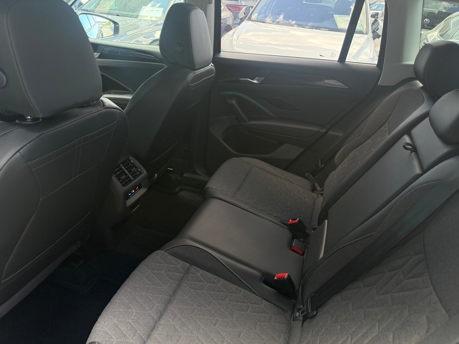 Volkswagen Tiguan - zdjęcie 13