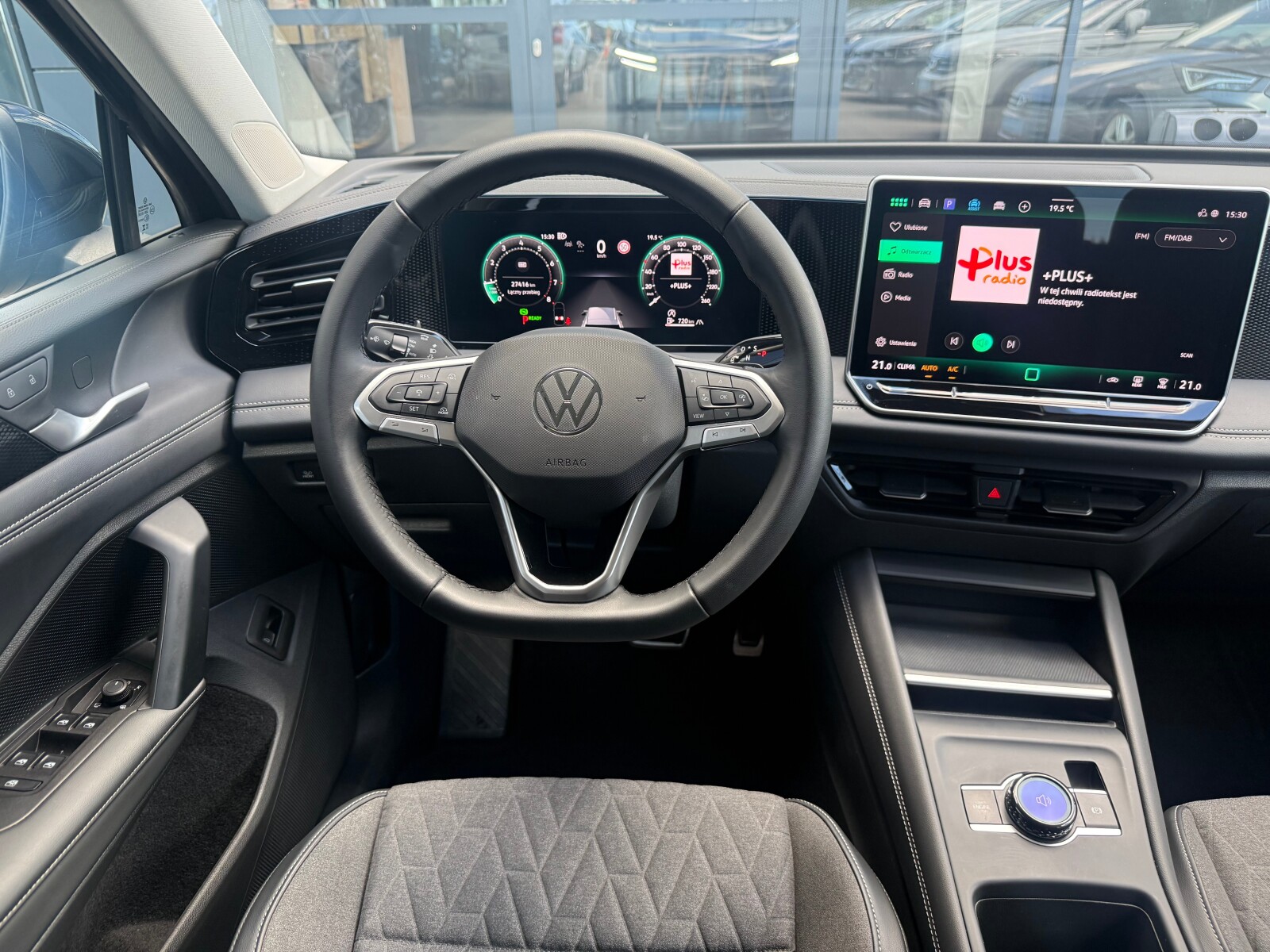 Volkswagen Tiguan - zdjęcie 10