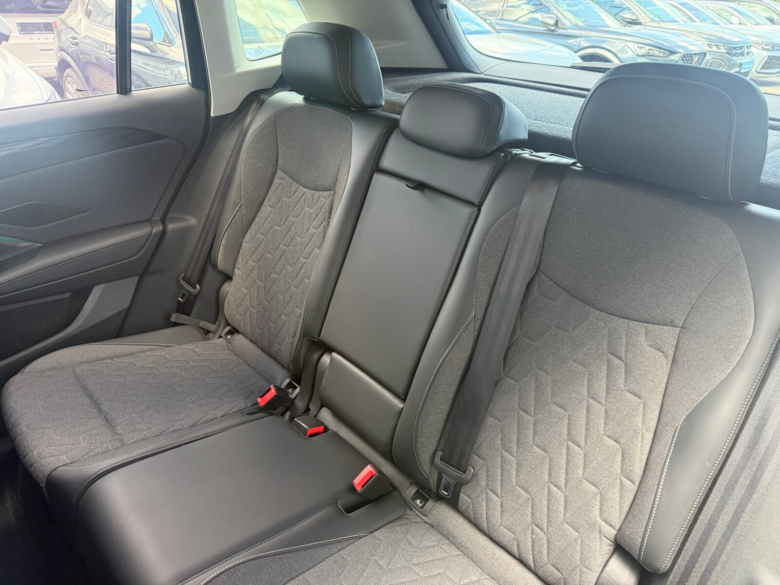 Volkswagen Tiguan - zdjęcie 14