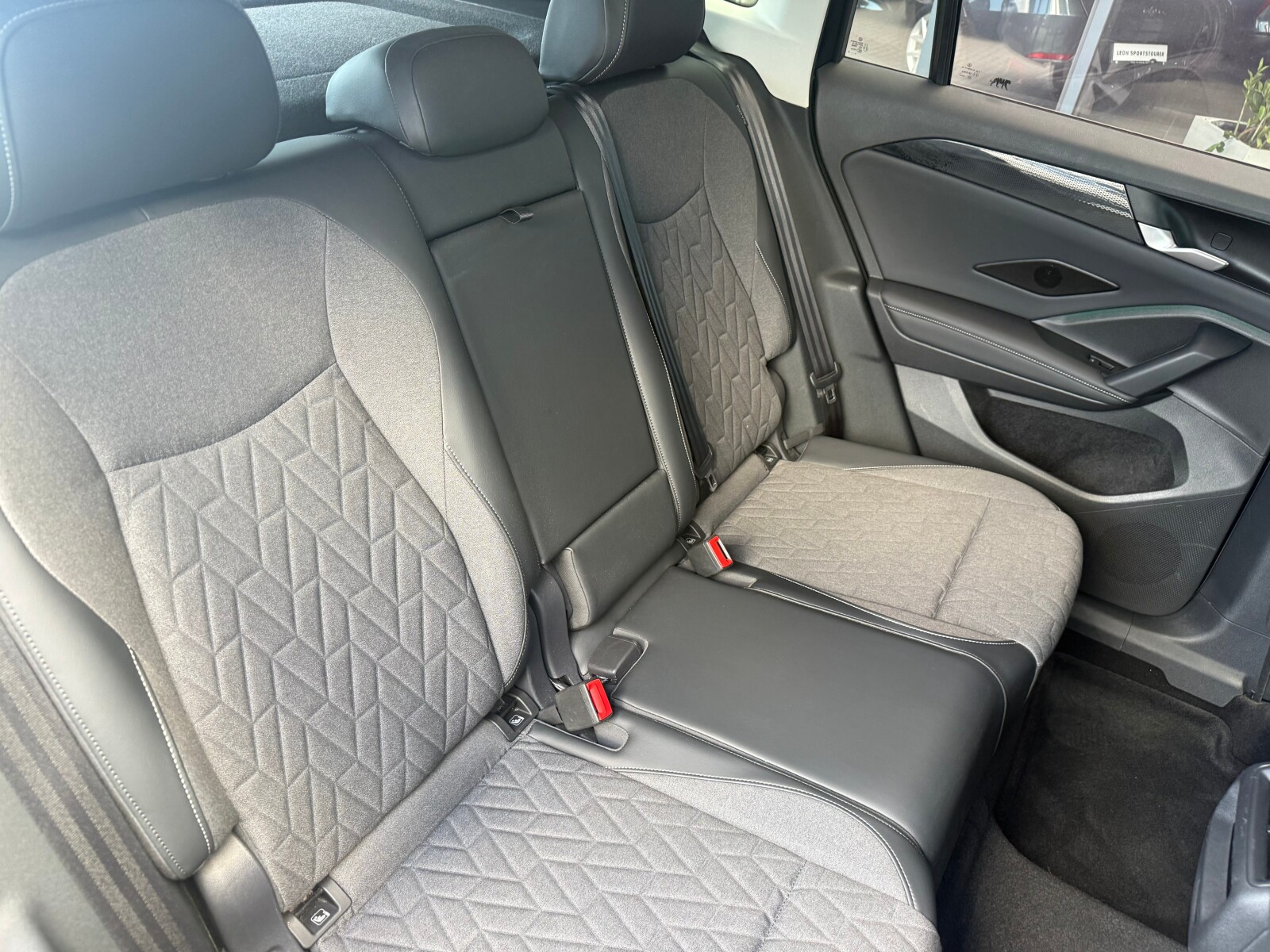 Volkswagen Tiguan - zdjęcie 16
