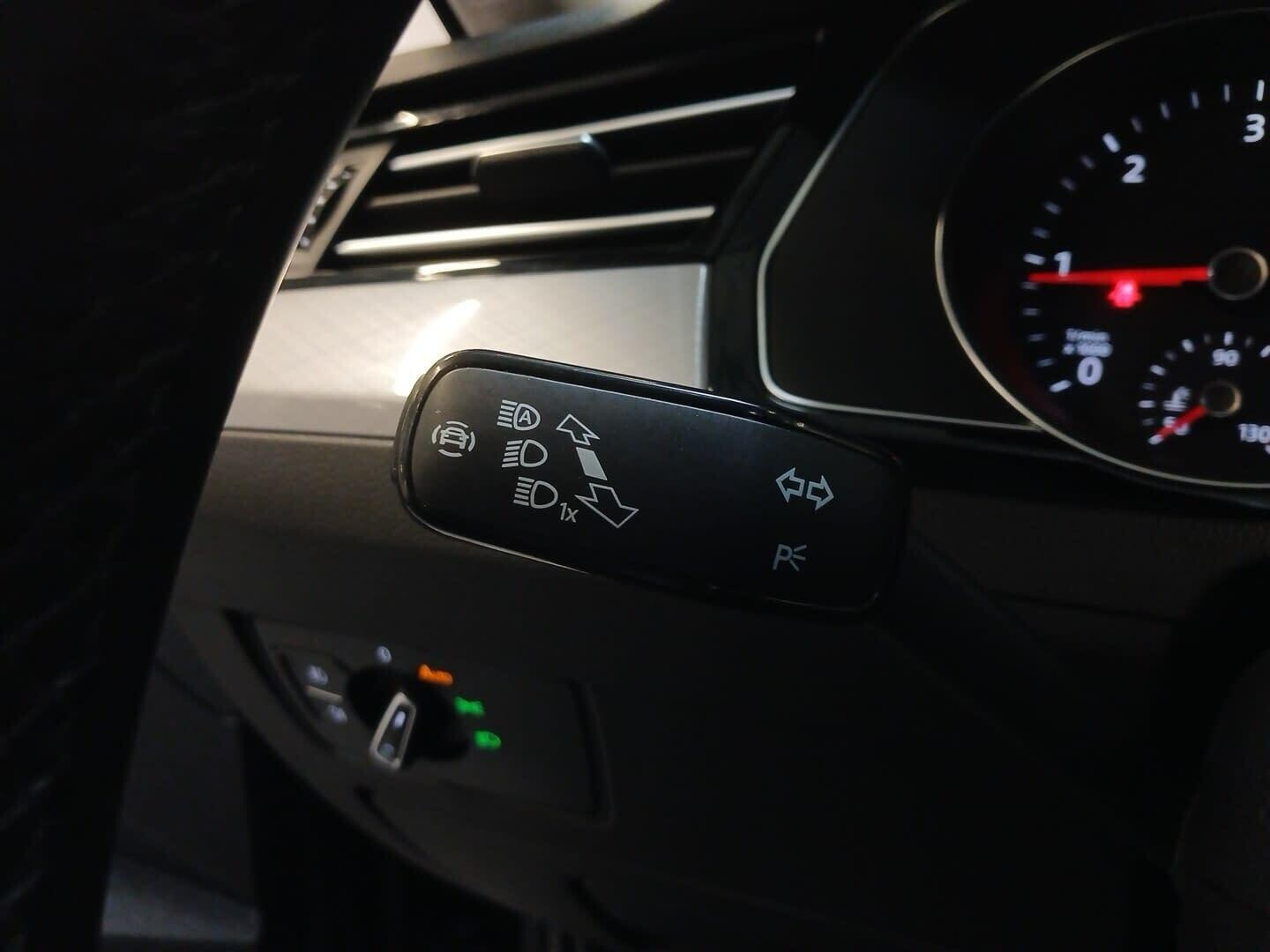 Volkswagen Passat - zdjęcie 26
