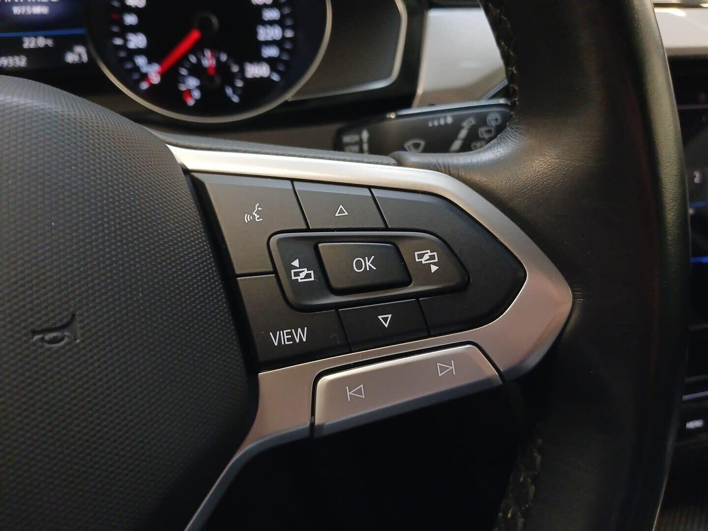 Volkswagen Passat - zdjęcie 24
