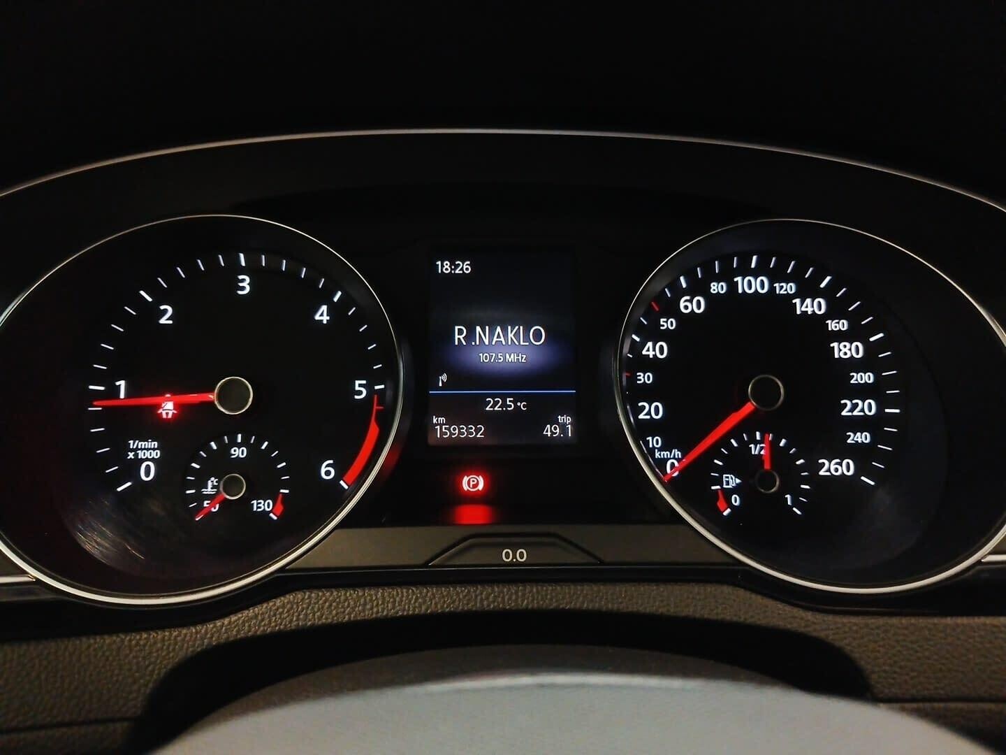 Volkswagen Passat - zdjęcie 25