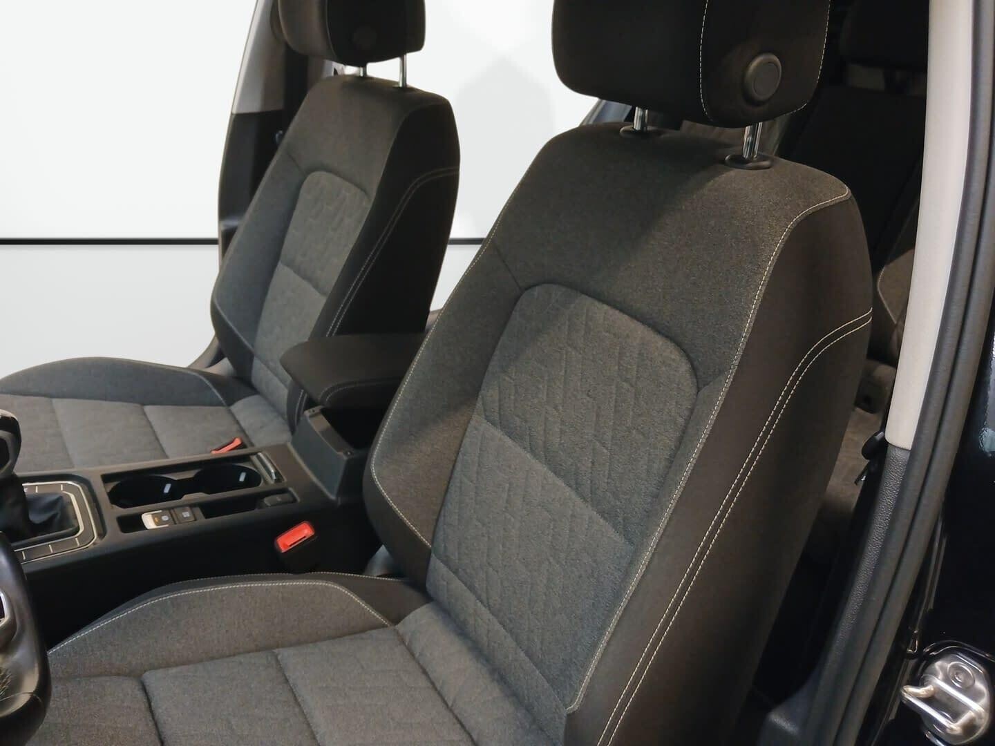 Volkswagen Passat - zdjęcie 11