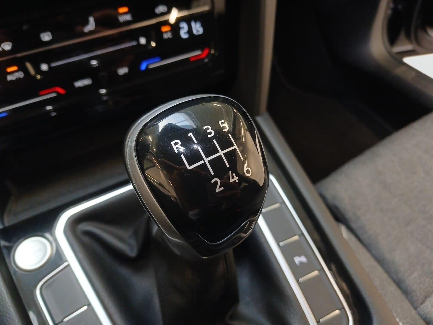 Volkswagen Passat - zdjęcie 13