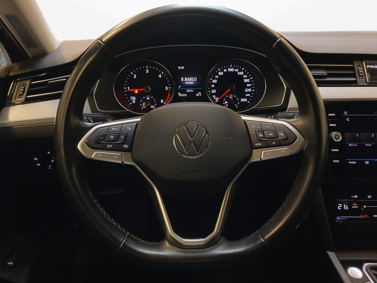 Volkswagen Passat - zdjęcie 22