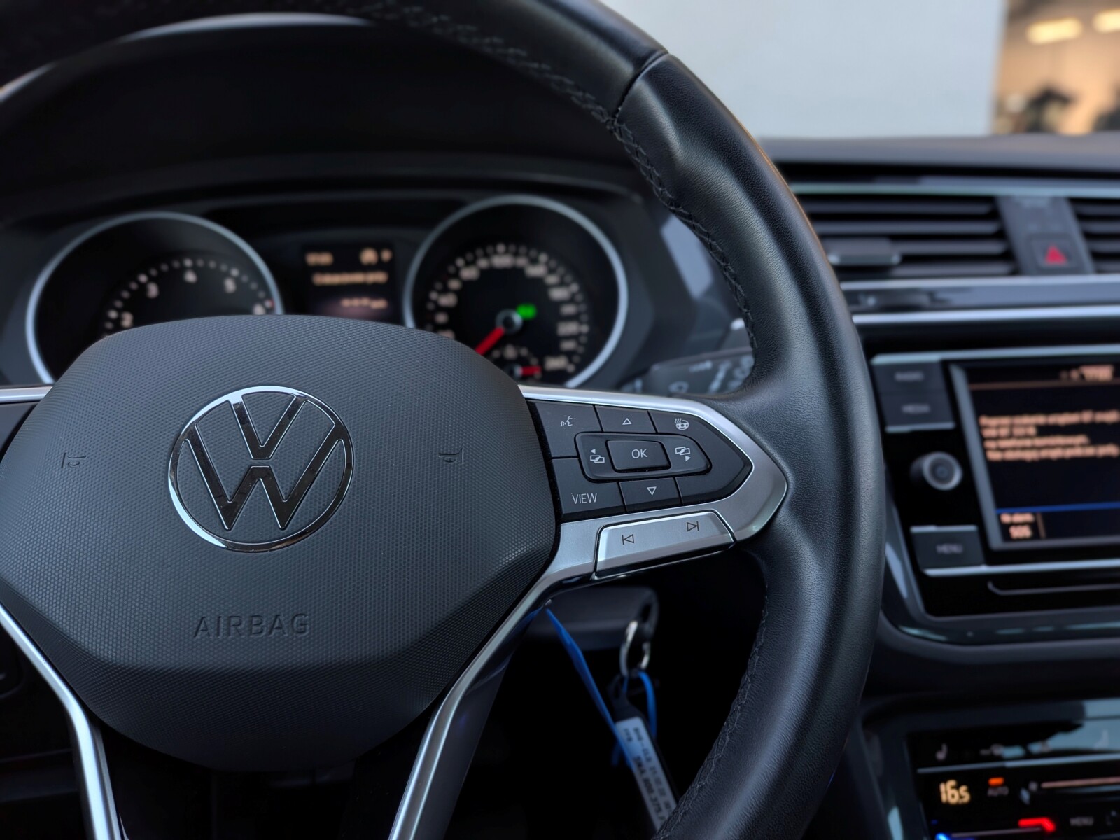 Volkswagen Tiguan - zdjęcie 19