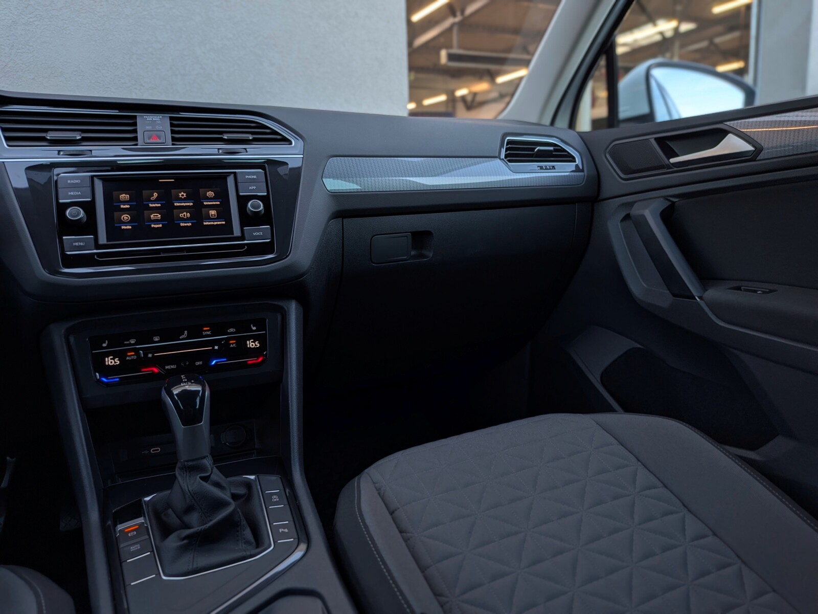 Volkswagen Tiguan - zdjęcie 15