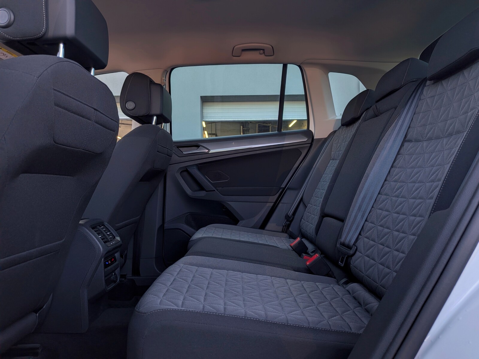 Volkswagen Tiguan - zdjęcie 10