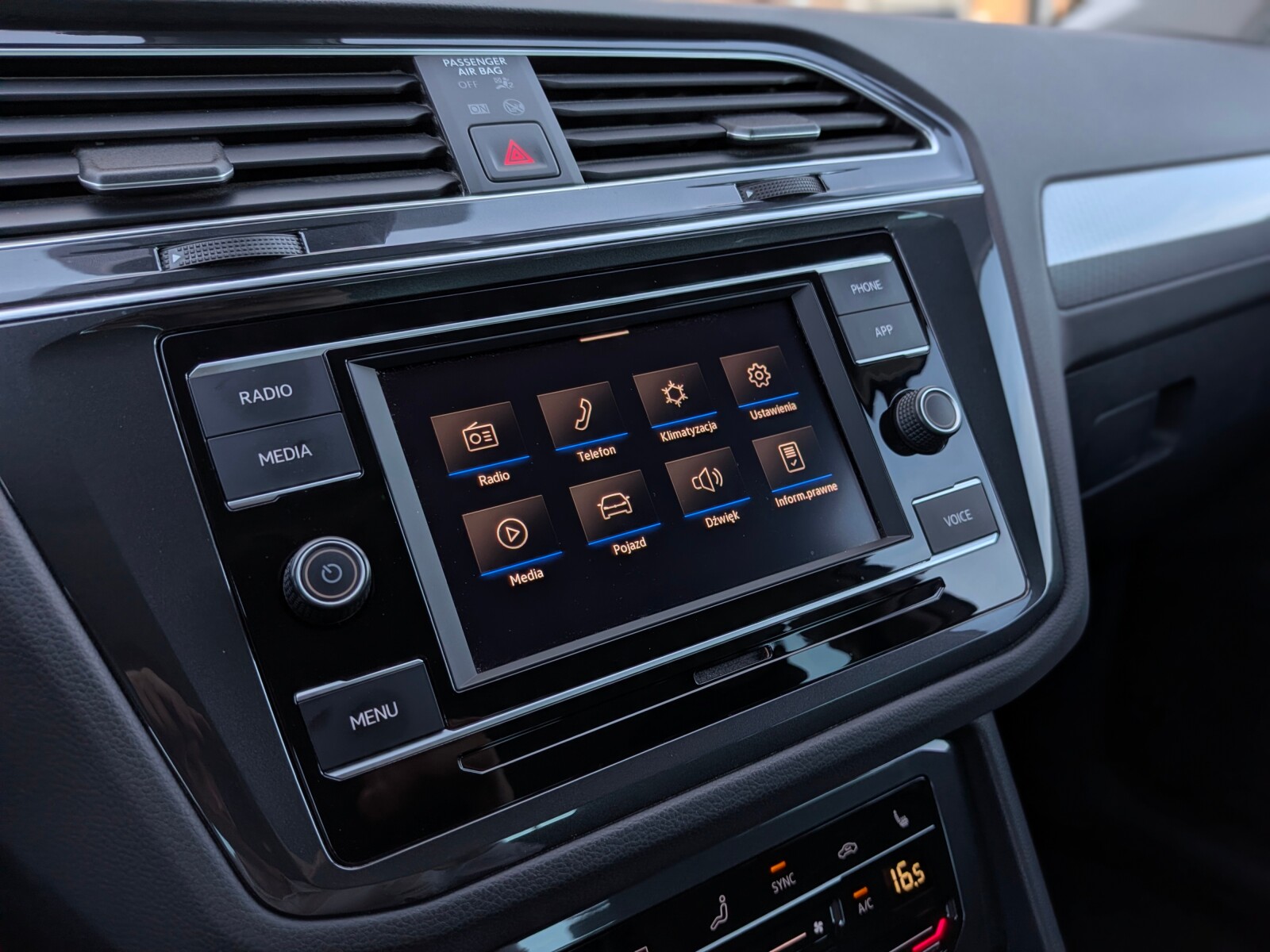 Volkswagen Tiguan - zdjęcie 26