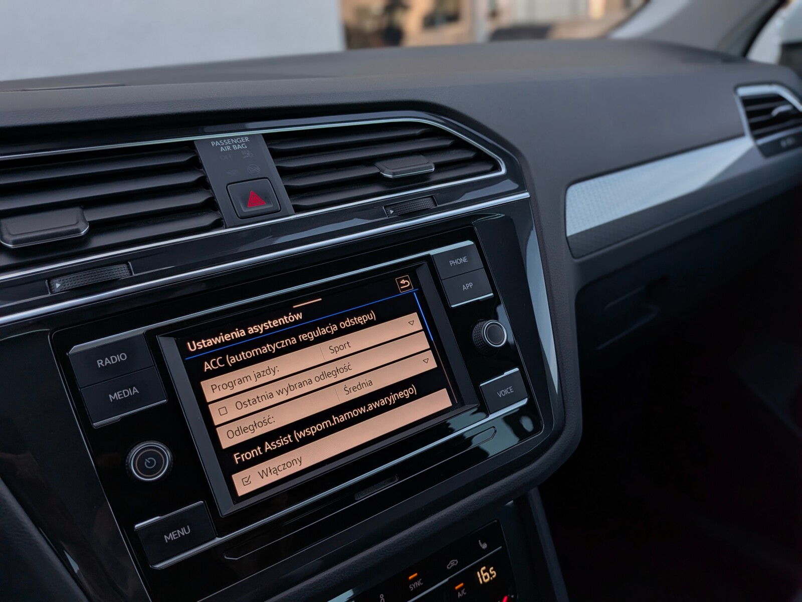 Volkswagen Tiguan - zdjęcie 28