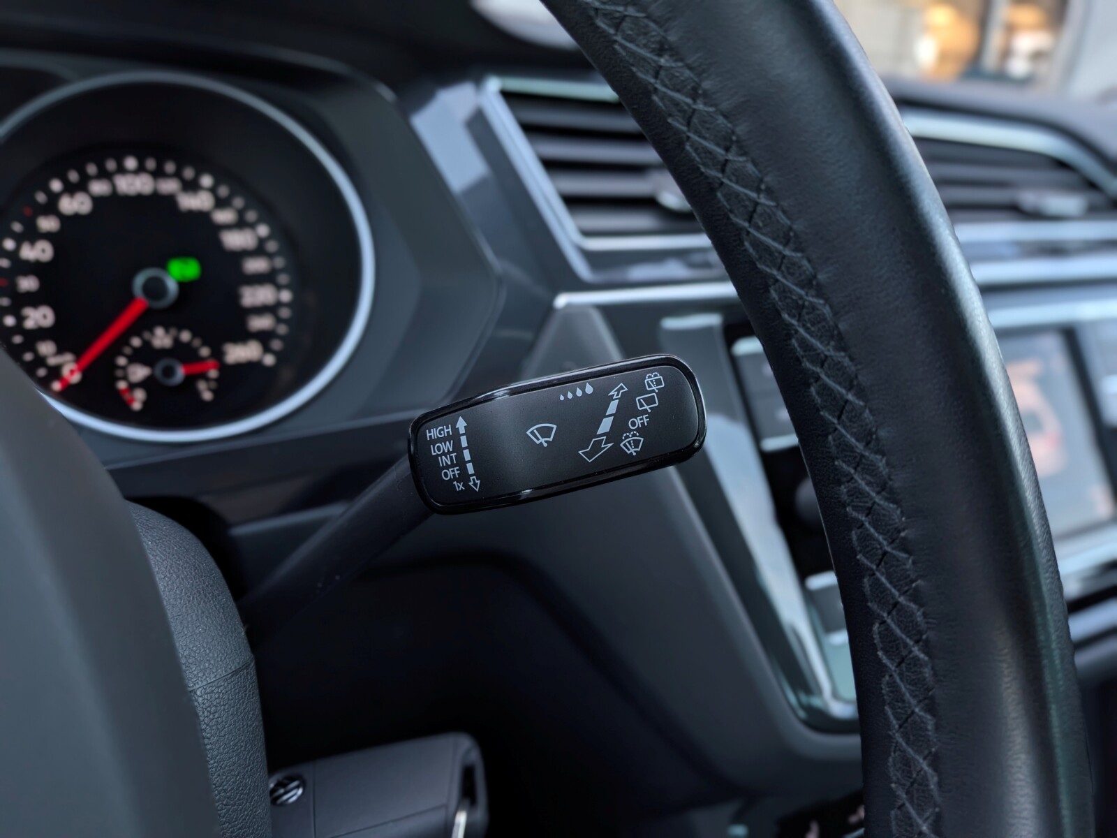 Volkswagen Tiguan - zdjęcie 21