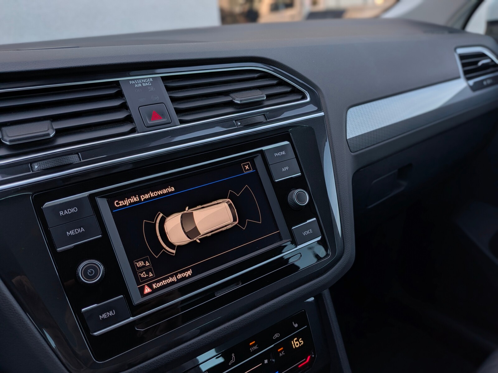 Volkswagen Tiguan - zdjęcie 27