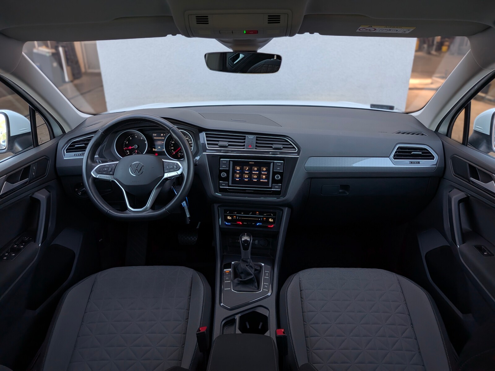 Volkswagen Tiguan - zdjęcie 11