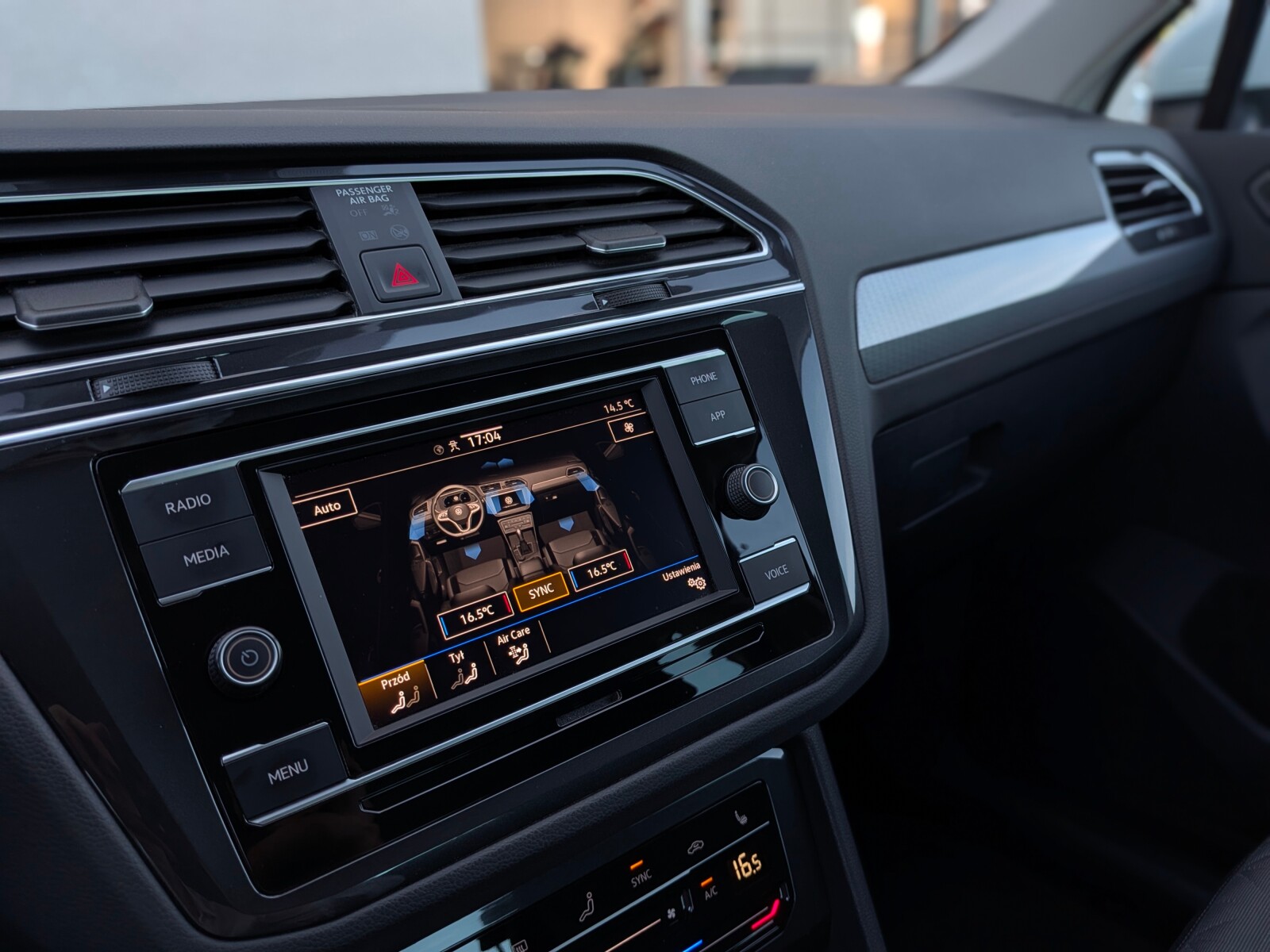 Volkswagen Tiguan - zdjęcie 24