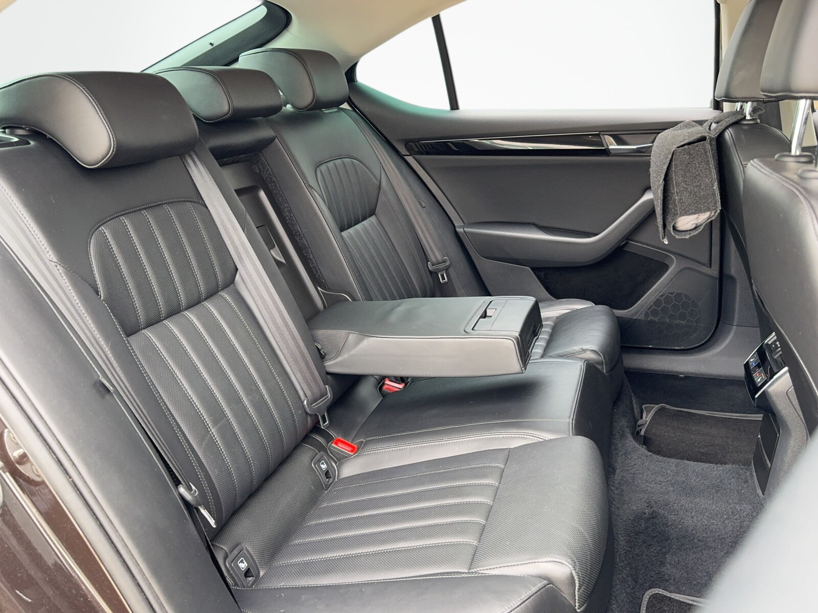 Škoda Superb - zdjęcie 17