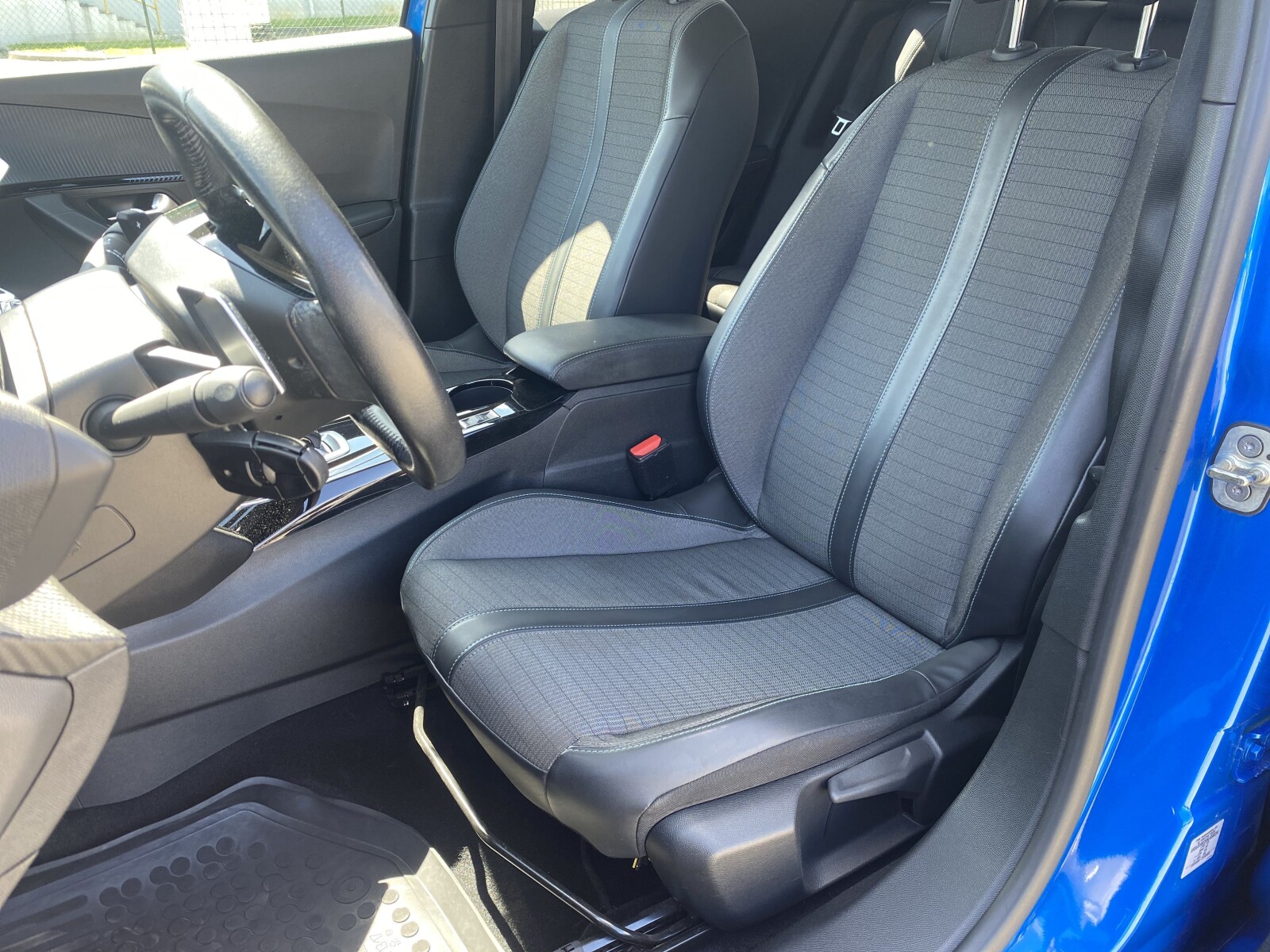 Peugeot 2008 - zdjęcie 9