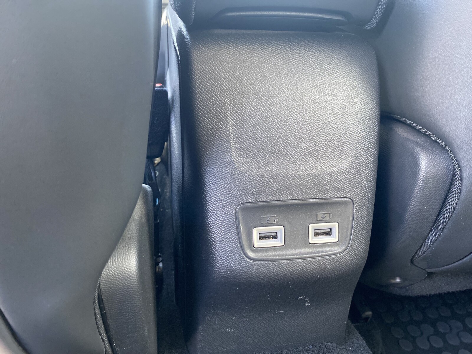 Peugeot 2008 - zdjęcie 12